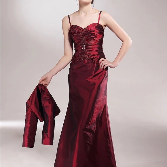 Sweetheart Taffeta Red Gown (prom, wedding, evening, formal event) - Picture 5 of 8